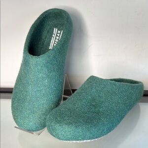 Kyrgies Teal wool slippers size 7